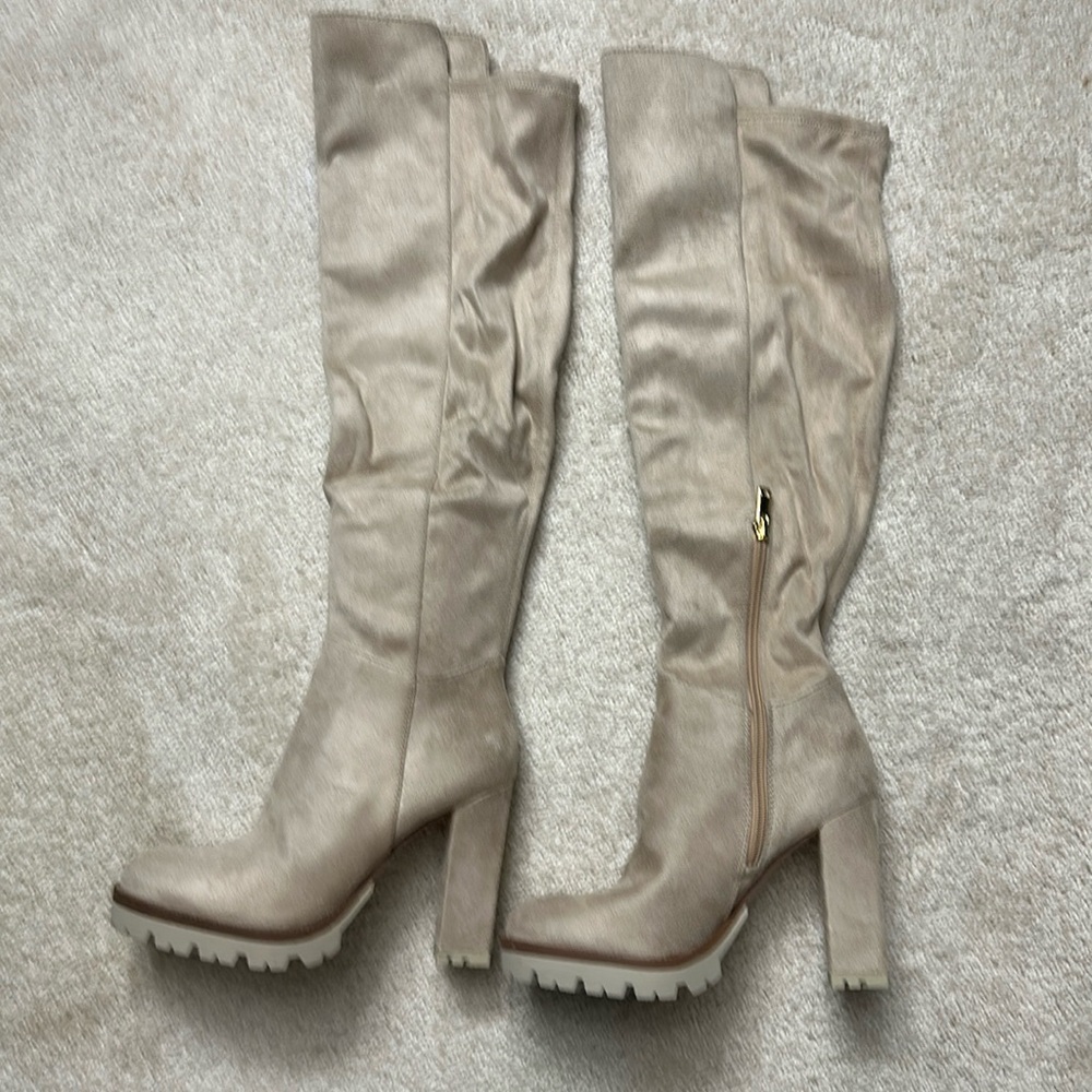 NWOT Jlo-Jennifer Lopez high heel platform boots- oyster color. 9M.